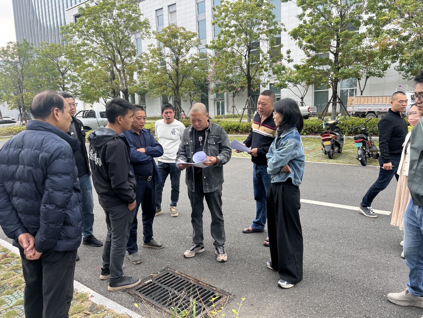 龙海区丨脚踏实地护园林,以绿援建拓新城 龙海区丨脚踏实地护园林,以绿援建拓新城